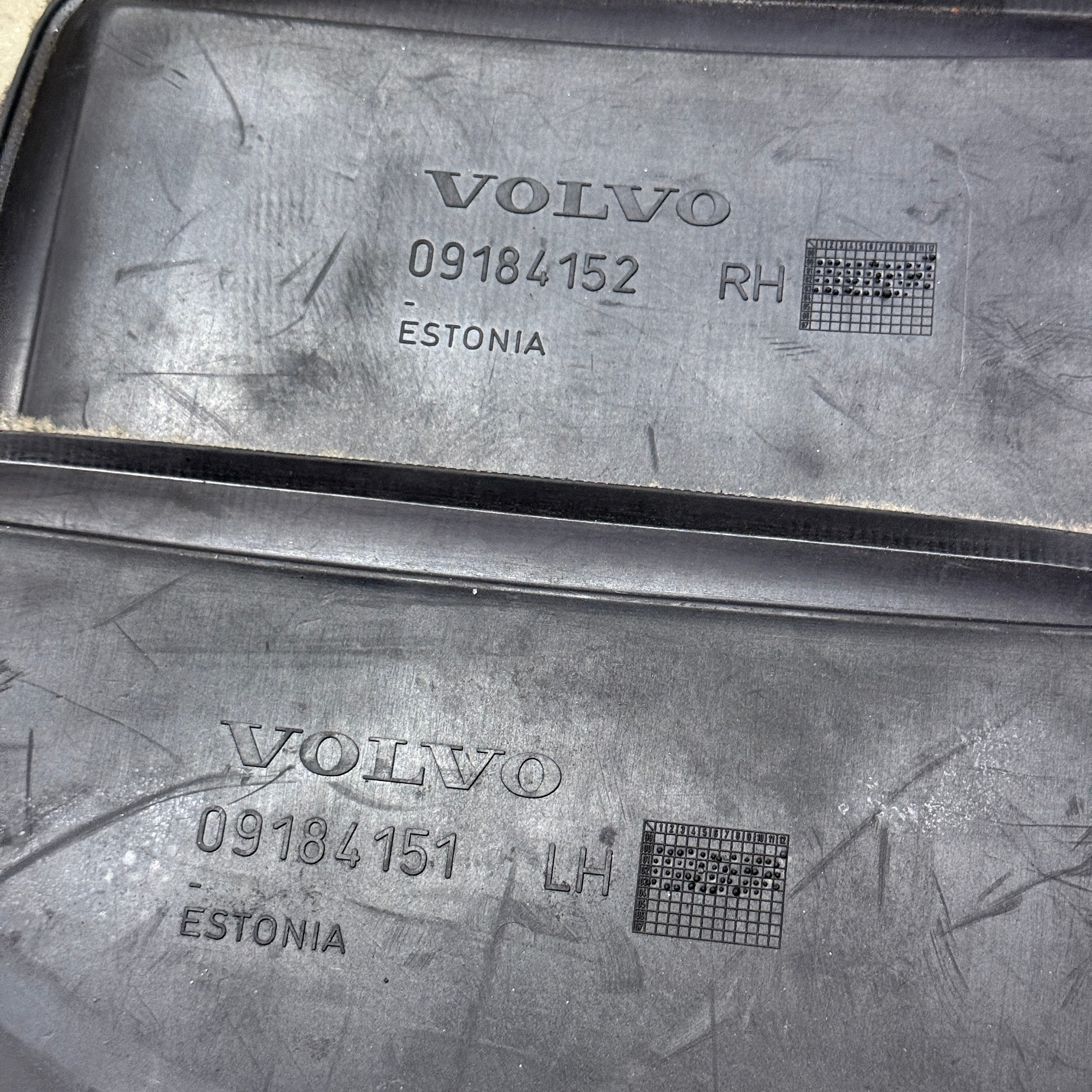 [OEM] Volvo S70 V70 Rear Carpet Mats, Oak