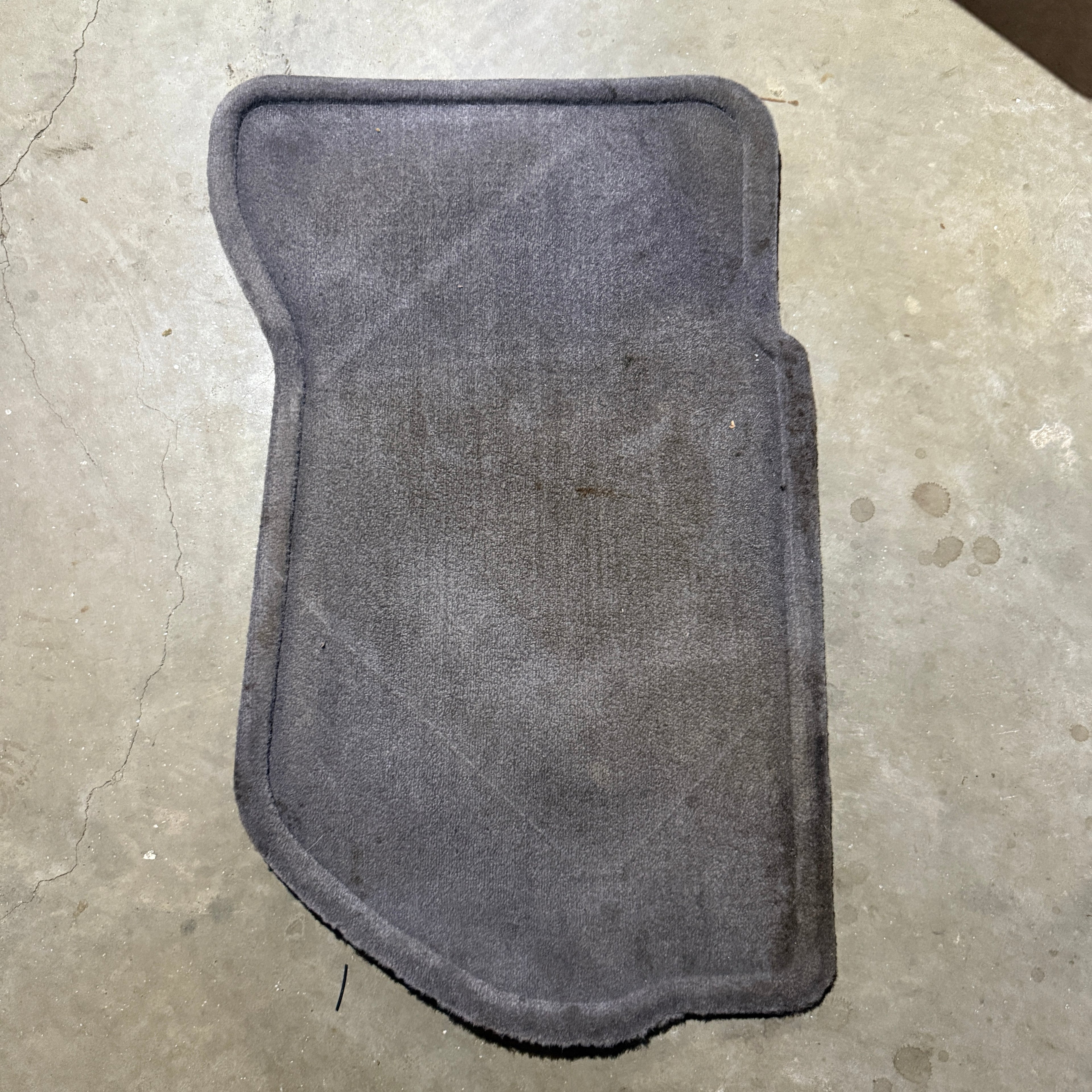 [OEM] Volvo 940 Front Passenger Carpet Mat, Grey